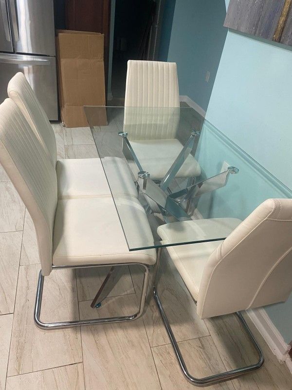 Dining Room Table and Chairs 