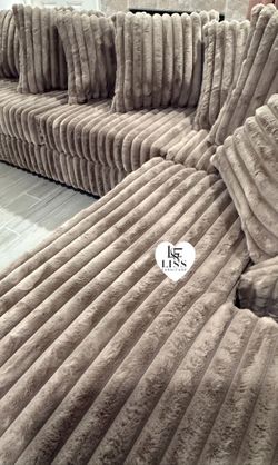 FREE White Glove Delivery – S300 Gia Mocha Sectional | Brand New