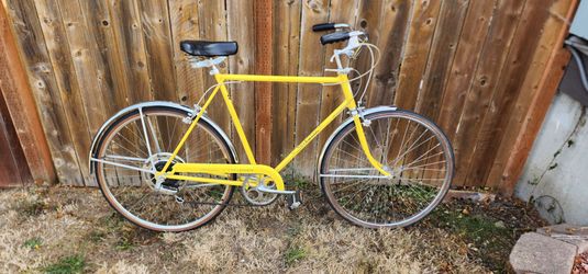 Pair Of Vintage 1970's Schwinn Collegiate 5 speed Bicycles