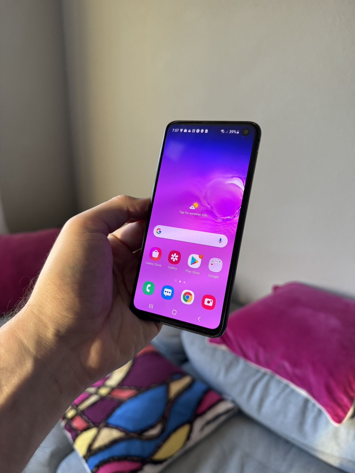 Samsung galaxy S10e 128GB Unlocked to any carrier! Like new!