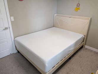 Queen Size Bedframe & Mattress