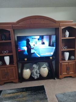Nice tv Intertainment center 6ft long are ajust at your size