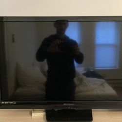 32 Inch Emerson Flatscreen television (tv)