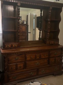 Used 7 piece bedroom set in great shape