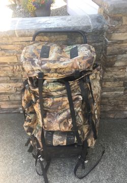 Cabelas Alaskan pack and frame for Sale in Raymond, WA - OfferUp