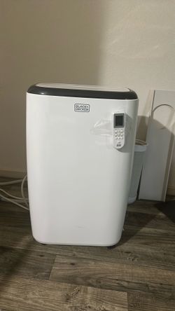 Black+Decker High performance smart window AC unit. All components included. Remote control compatible. Barely used new brand new condition
