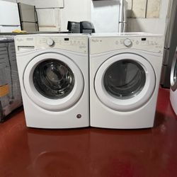 Set of washer machine Whirlpool and gas dryer. In perfect conditions and works perfectly. Washer machine capacity of 4.5 and dryer capacity 7.4. Deli