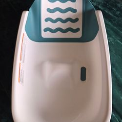 The First Years Baby Bathtub – Newborn to Toddler (Like New!) 🛁