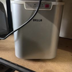 Della Ice Maker