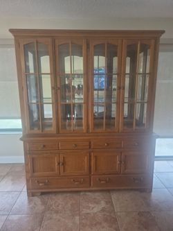 China cabinet with hutch
