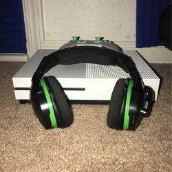 Xbox One S with Accessories 