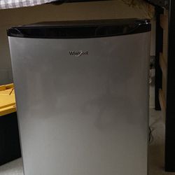Whirlpool 4.3 Cu Ft Perfect For Dorm 