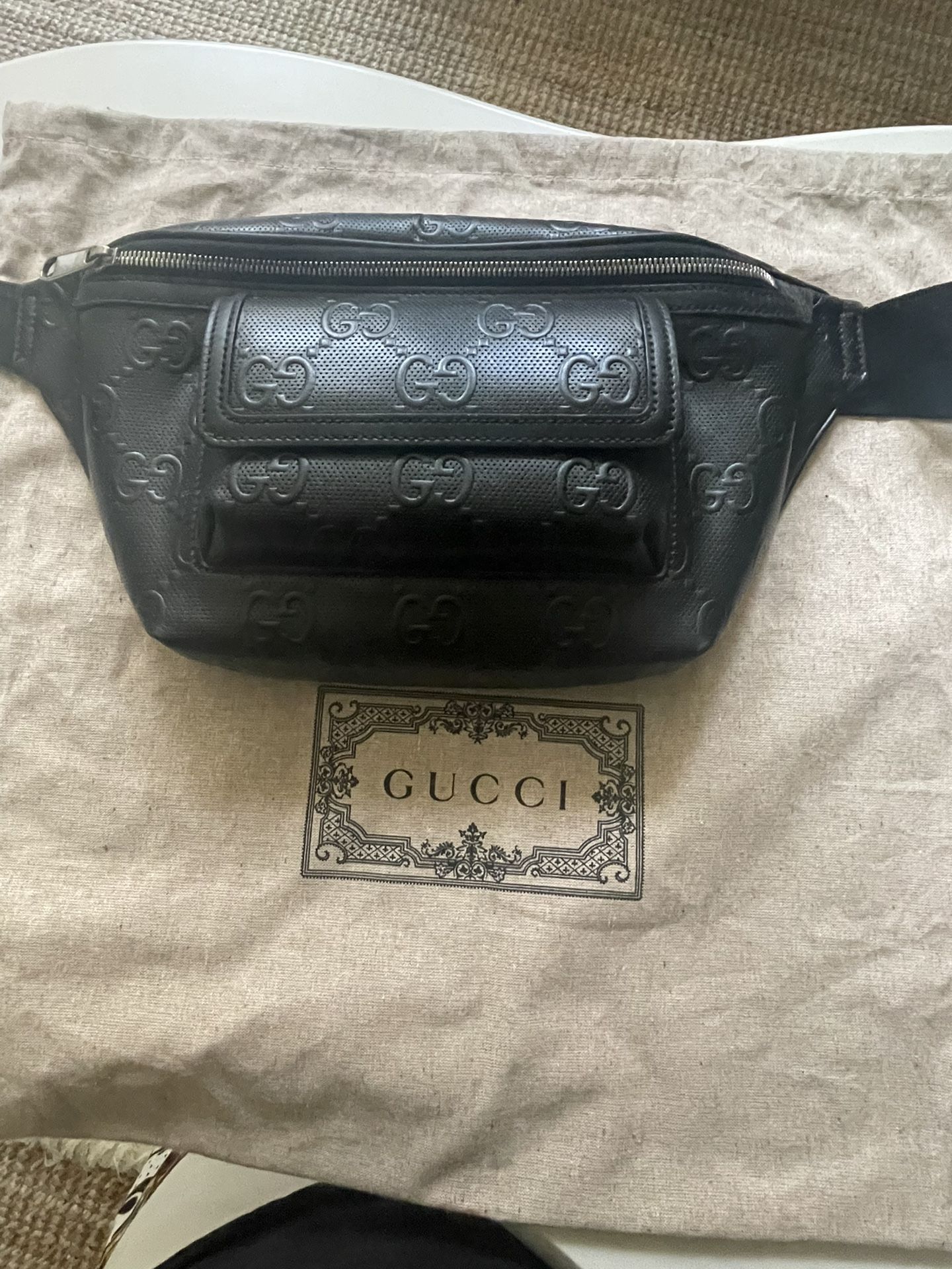 Gucci Men’s sling Bag