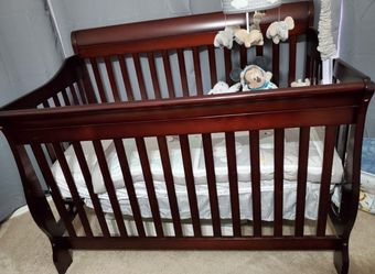 Delta Cherry Wood Baby Crib all in 4/with Sleigh Design