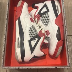 Jordan 4 Fire Red Size 10.5