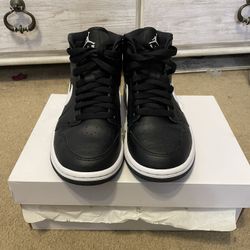 Jordan 1 Mid Black/White