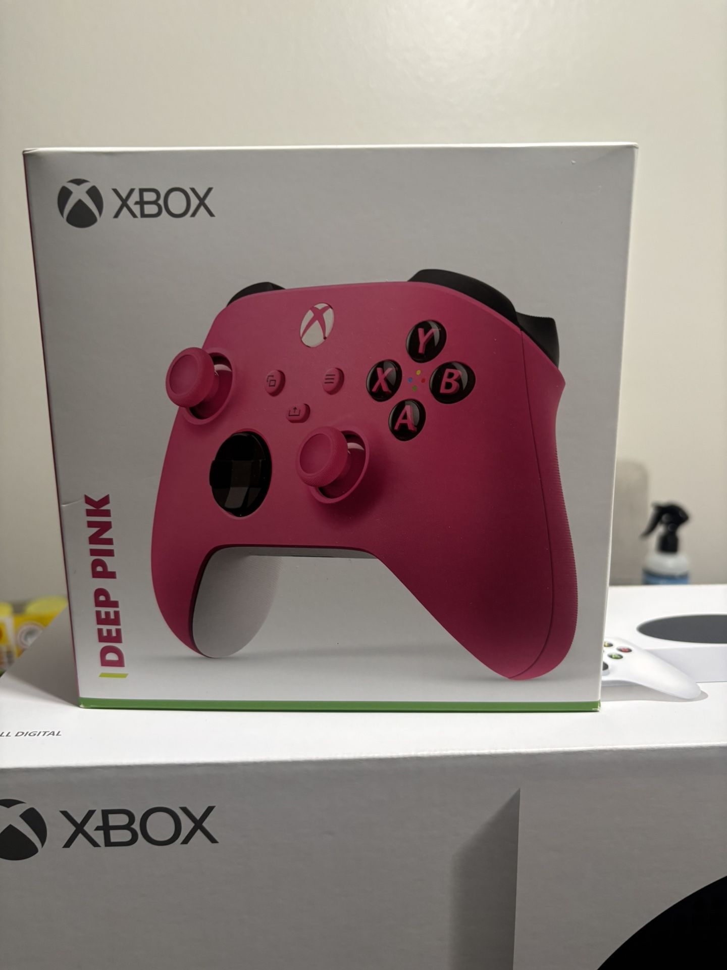 Microsoft - Xbox Wireless Controller for Xbox Series X, Xbox Series S, Xbox One, PCs, and Cloud-Enabled Devices - Deep Pink