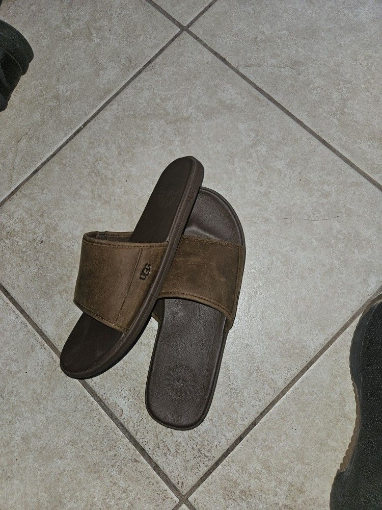 Brand New UGG Mens Leather Slippers