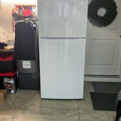 LG Refrigerator Like New!