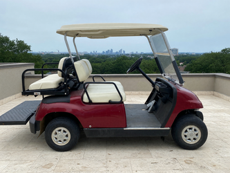 Yamaha Gas Golf Cart 4-5 Seater in like new condition