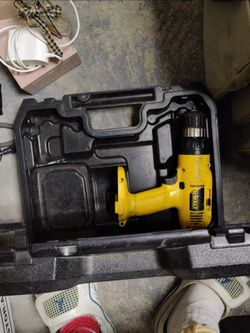 DeWalt portable drill with extra battery and case