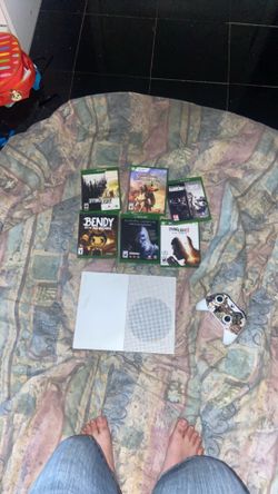 Xbox One s PLUS SIX WHOLE GAMES *PICKUP ONLY*