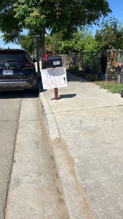 YARD SALE / SEGUNDA