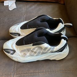 yeezy 700