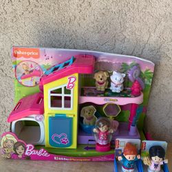 FISHER-PRICE BARBIE LITTLE PEOPLE PLAY AND CARE PET SPA I HAVE ADDED 2 EXTRA LITTLE PEOPLE GREAT FOR BIRTHDAY