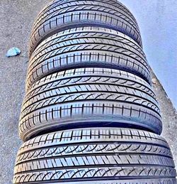 225/60/18 Yokohama set de Tires con 80% de vida las 4