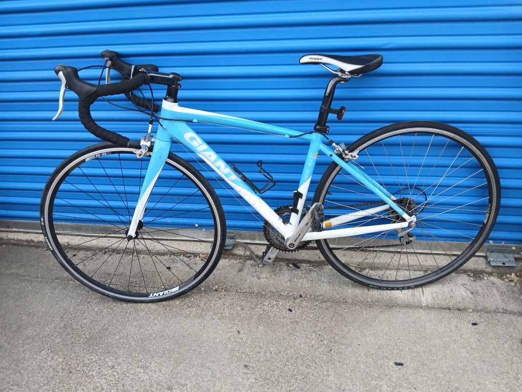Giant Avail 3 Road Bike