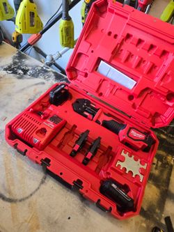 M18 short throw press tool kit with pex crimp jaws