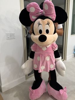 Giant Minnie Mouse