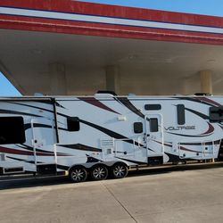 2013 Dutchmen voltage V3600  toy hauler