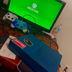 Xbox One S // Exclusive edition