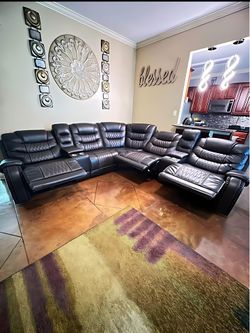 BARELY USED POWER RECLINER COUCH VERY COMFY