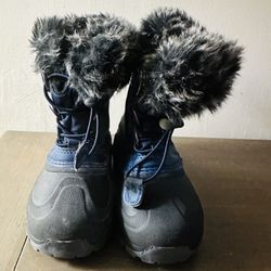 BLACK AND NAVY BLUE LITTLE BOYS/GIRLS SNOW BOOTS SIZE 8!!