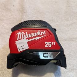 Milwaukee measuring tapes different sizes