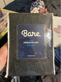 King size bed skirt (black)