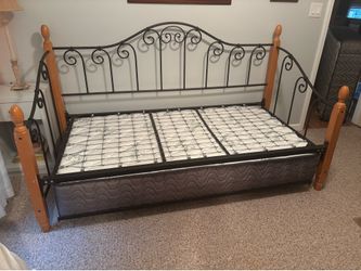 Day bed with pull out trundle