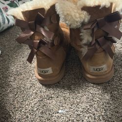 bow uggs size 6