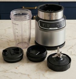 Ninja BN401 Nutri Pro Compact Personal Blender, Auto-iQ Technology with 2 lids