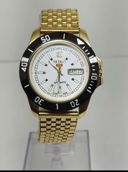 Vintage Seiko 5 Automatic Men’s Wristwatch White Dial Black diver-style bezel