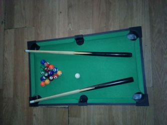 Desktop pool table
