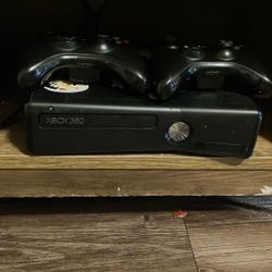Xbox 360 , 2 Controllers , 9 Games 