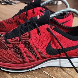 Nike FLYKNIT RACERS.  SIZE 7