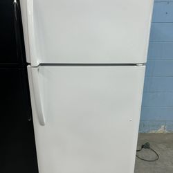 White 18 Cubic Foot Refrigerator 