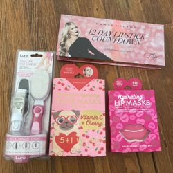 Pedicure Foot Kit/Paris Hilton Lip Sticks 