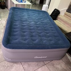 New from $100 only $59!  18" Queen Inflatable Blow up Air Bed Mattress with Built-in Pump / colchon auto inflable