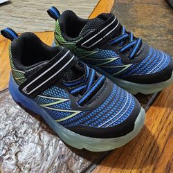 Sizes 8Athletic Works Light-up Athletic Sneaker